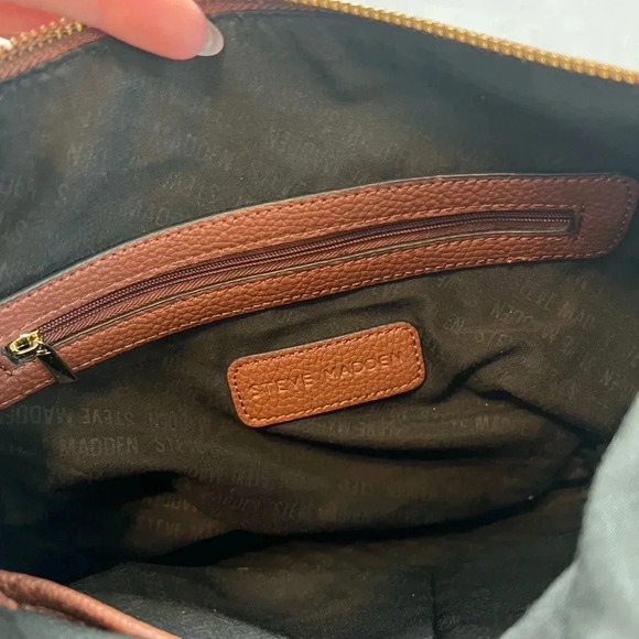 Steve Madden large brown leather tote with matching brown leather bag/wristlet - Picture 6 of 7